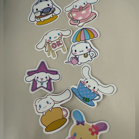 Cinnamon Roll Hello Kitty 2 small bag and 2 Keychains/bracelets/ stickers - Picture 11 of 11